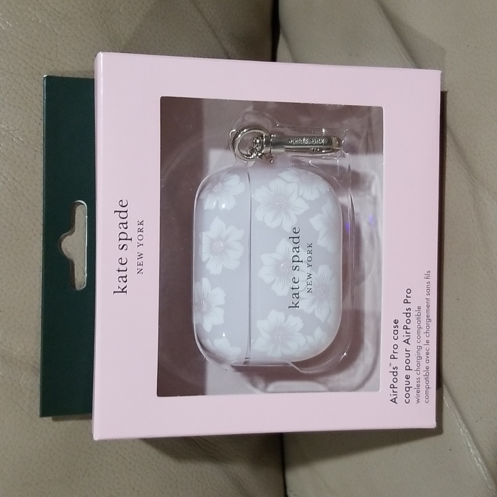 🗯Kate Spade New York AirPods Pro Case- Hollyhock Cream New in Box!